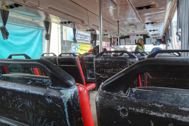 Busfahren in Borneo