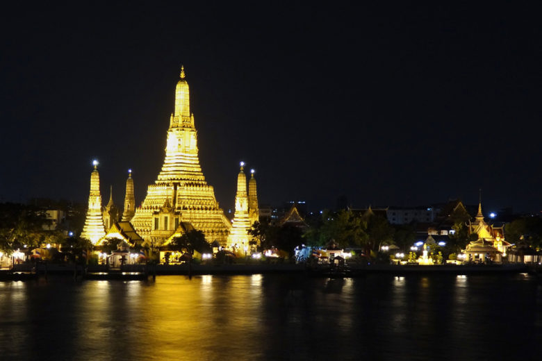 Bangkok Sehenswürdigkeiten Wat Arun bei Nacht