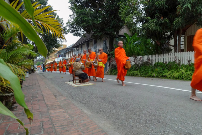 Almosengang in Luang Prabang 2011