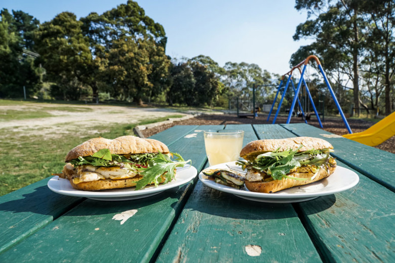 Camping Outdoor Rezept: Baguette mit gegrilltem Hähnchen